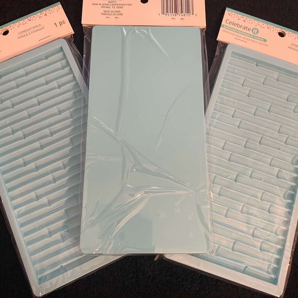 NIP Celebrate It Pale Blue Silicone Brick-Pattern Candy Molds - Set of 3 - Picture 3 of 4